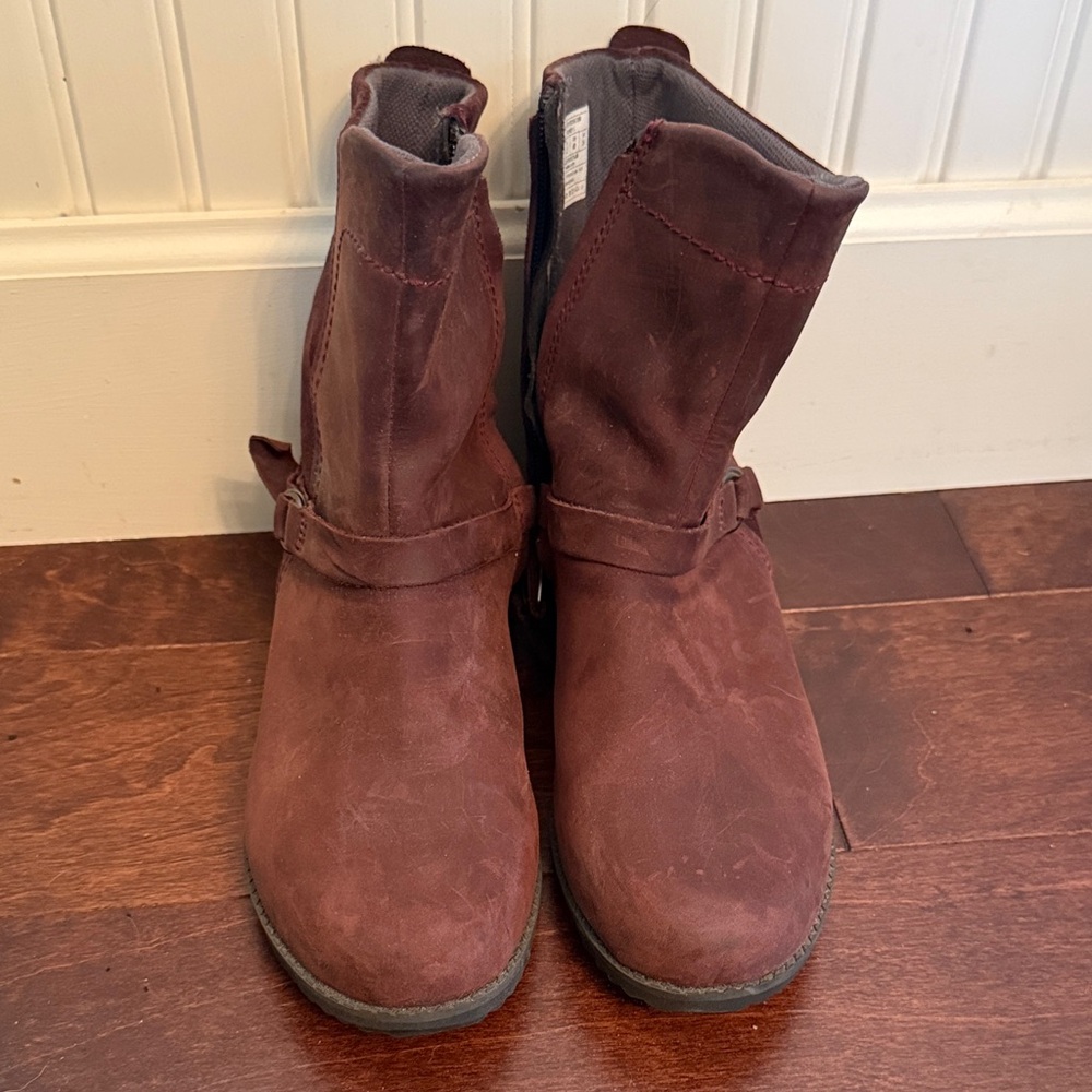 Eddie Bauer Women's Brown Suede Ankle Boots